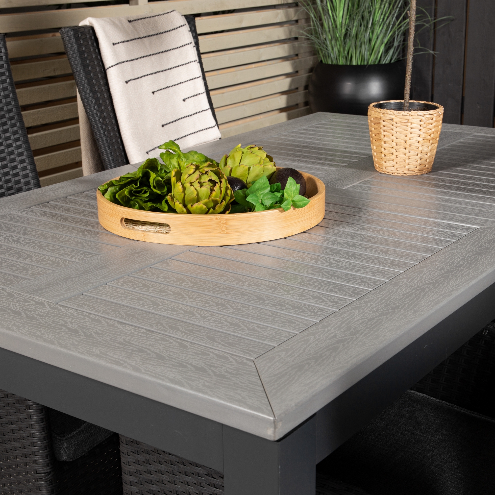 Albany Dining Table 160/240*100 - Svart Alu / Grey Aintwood+ Svart/Grå