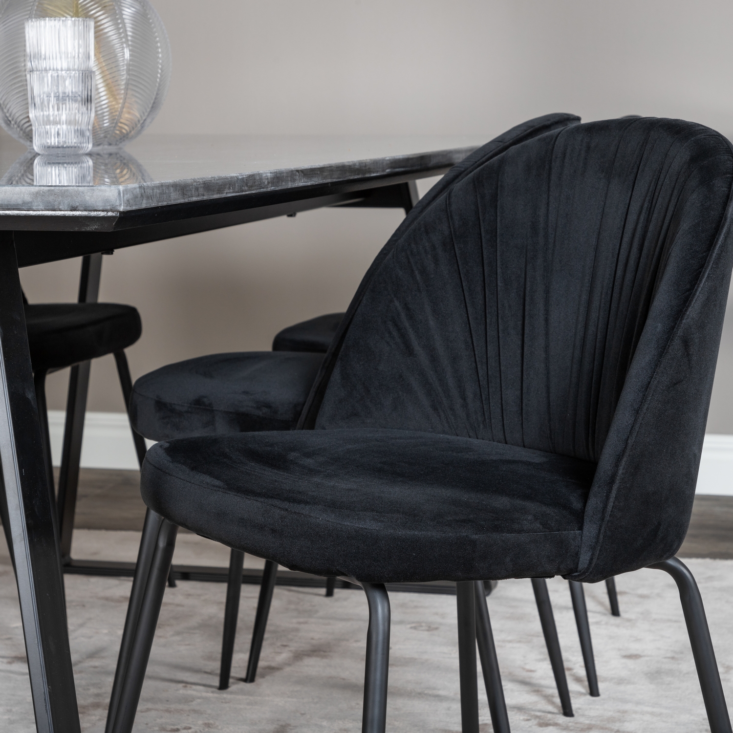 Matgrupp Venture Home Estelle med 6 Wrigley Stolar Sammet