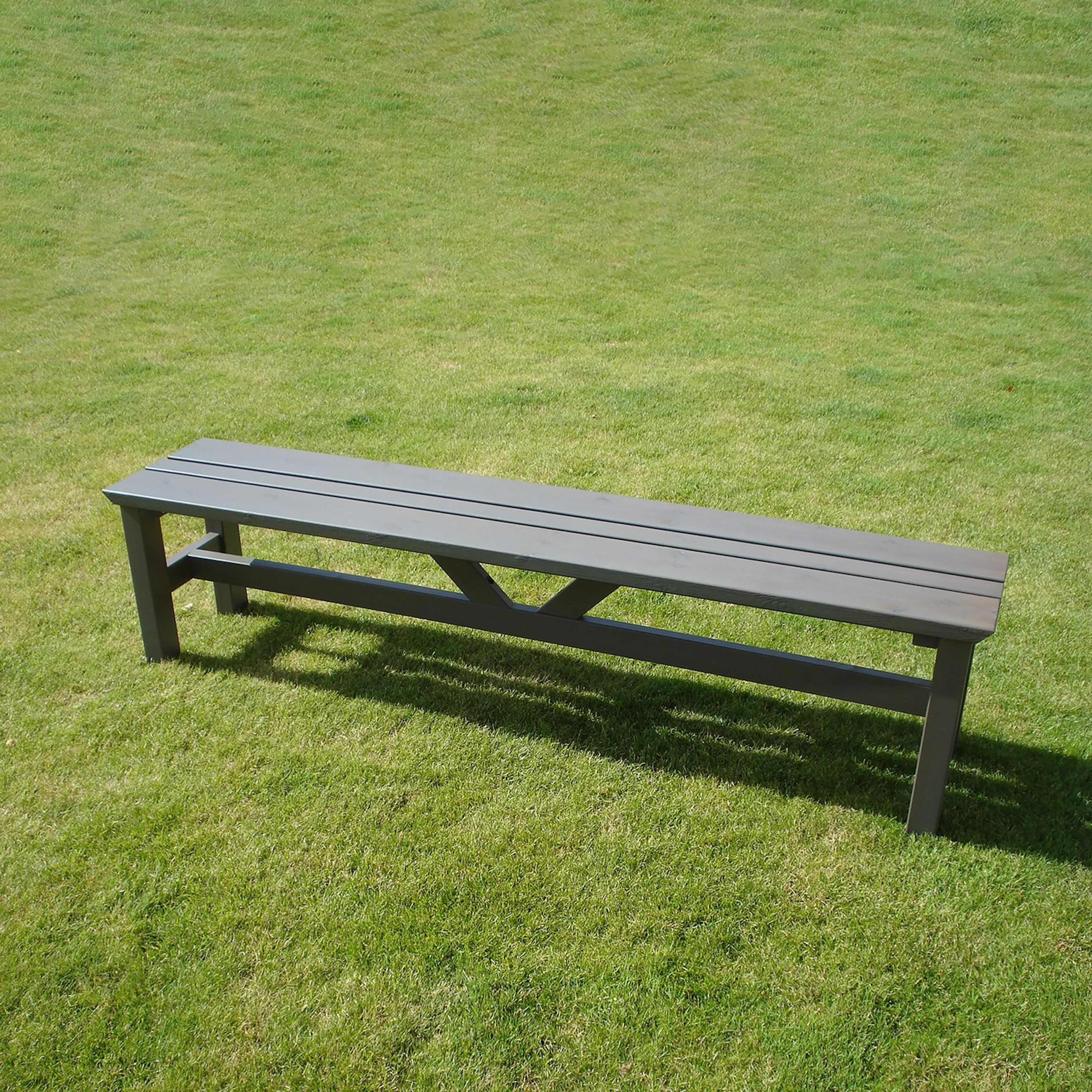 Grå