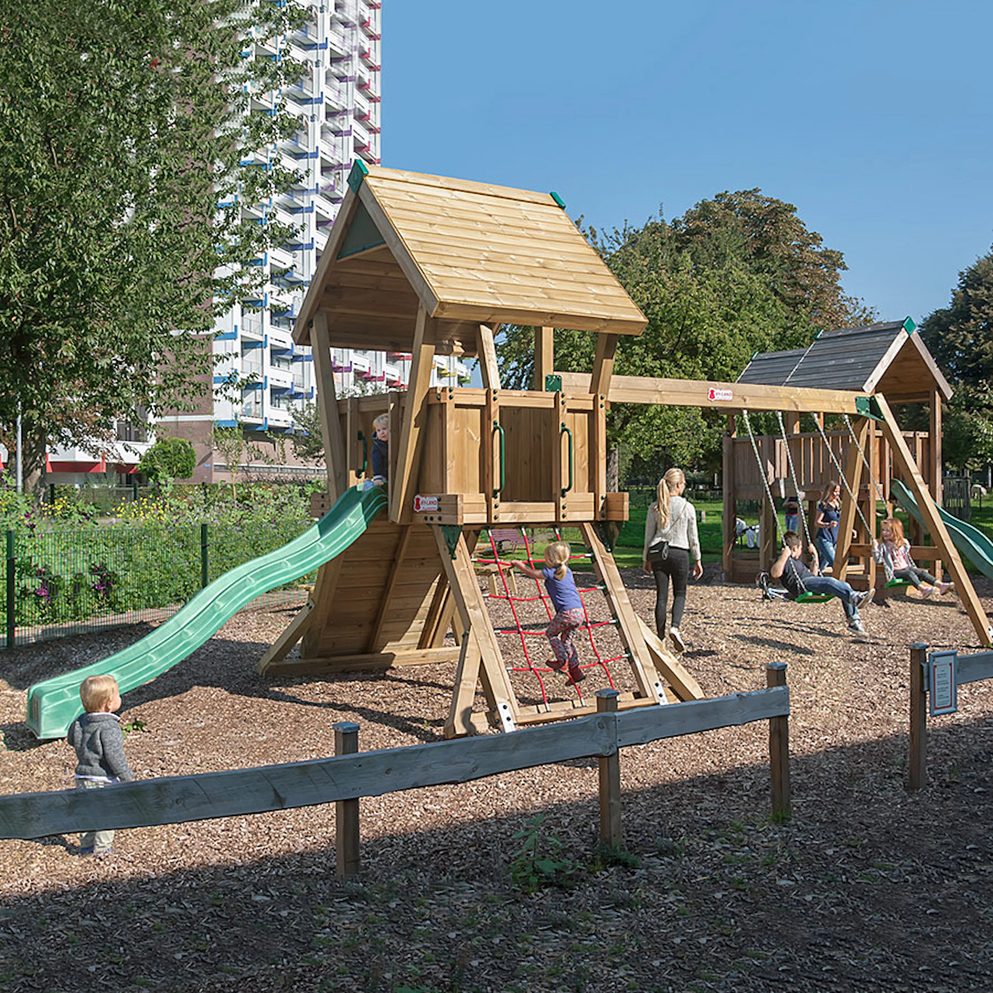 Klätterställning Hy-Land Projekt Q 2 + Swingmodul