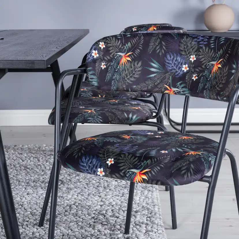 Matgrupp Venture Home Salt med 6 Aris Karmstolar