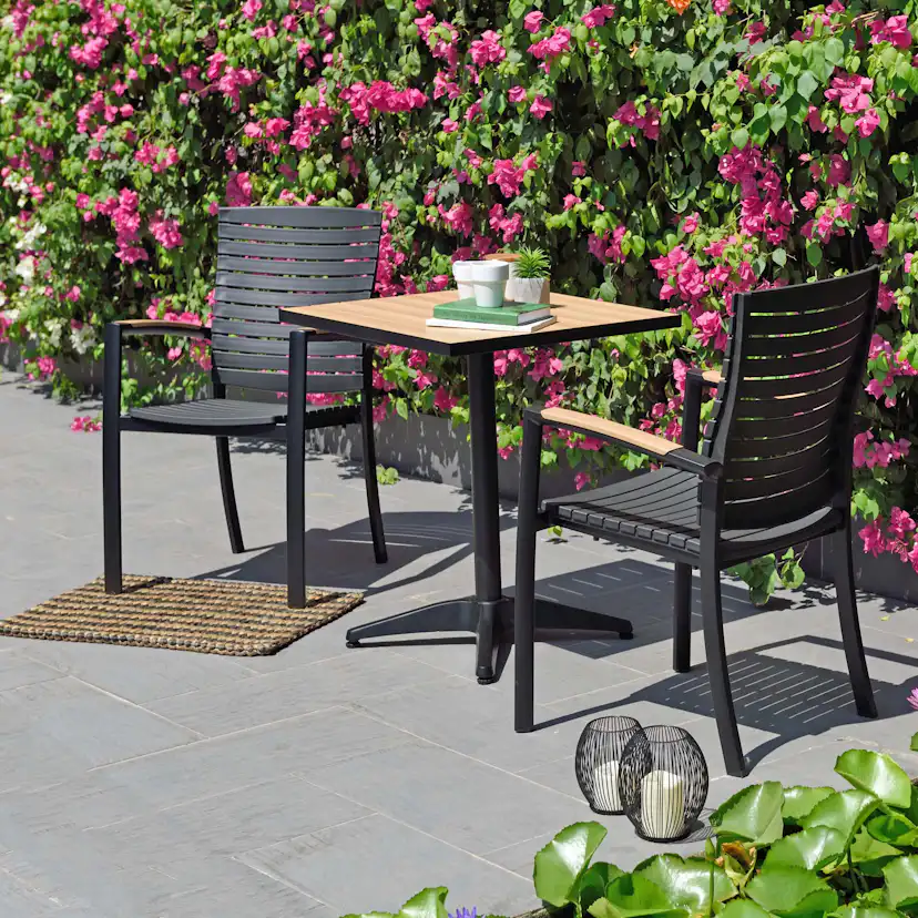 Caféset LifestyleGarden Panama 2x stapelbara karmstolar & bistrobord