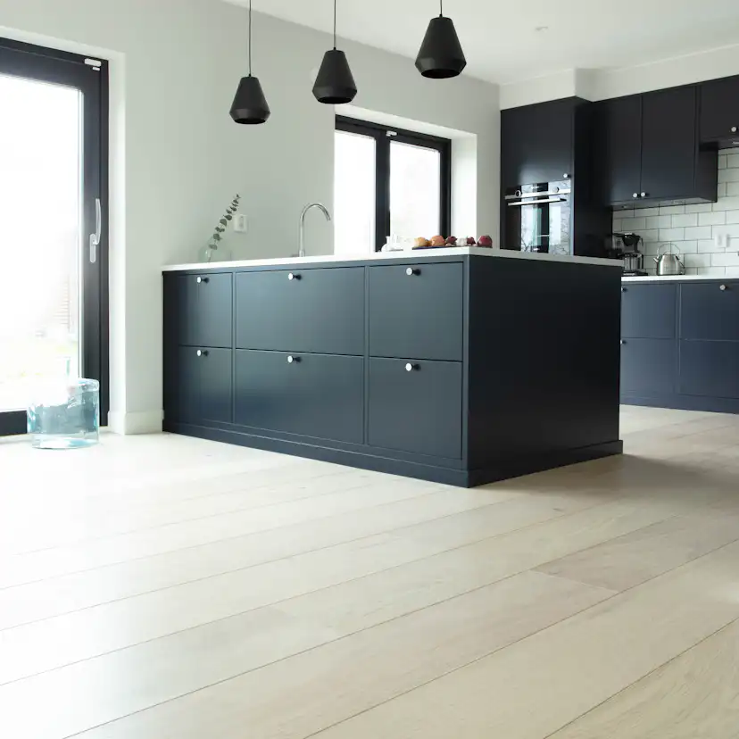 Parkettgolv Nordic Floor Ek Grand Cloud White Mattlackad 1-stav