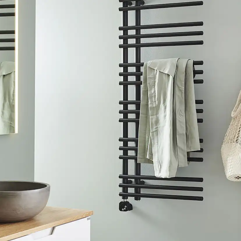 HANDDUKSTORK NORO ARC BLACK 1200X500 SVART Färg: Mattsvart