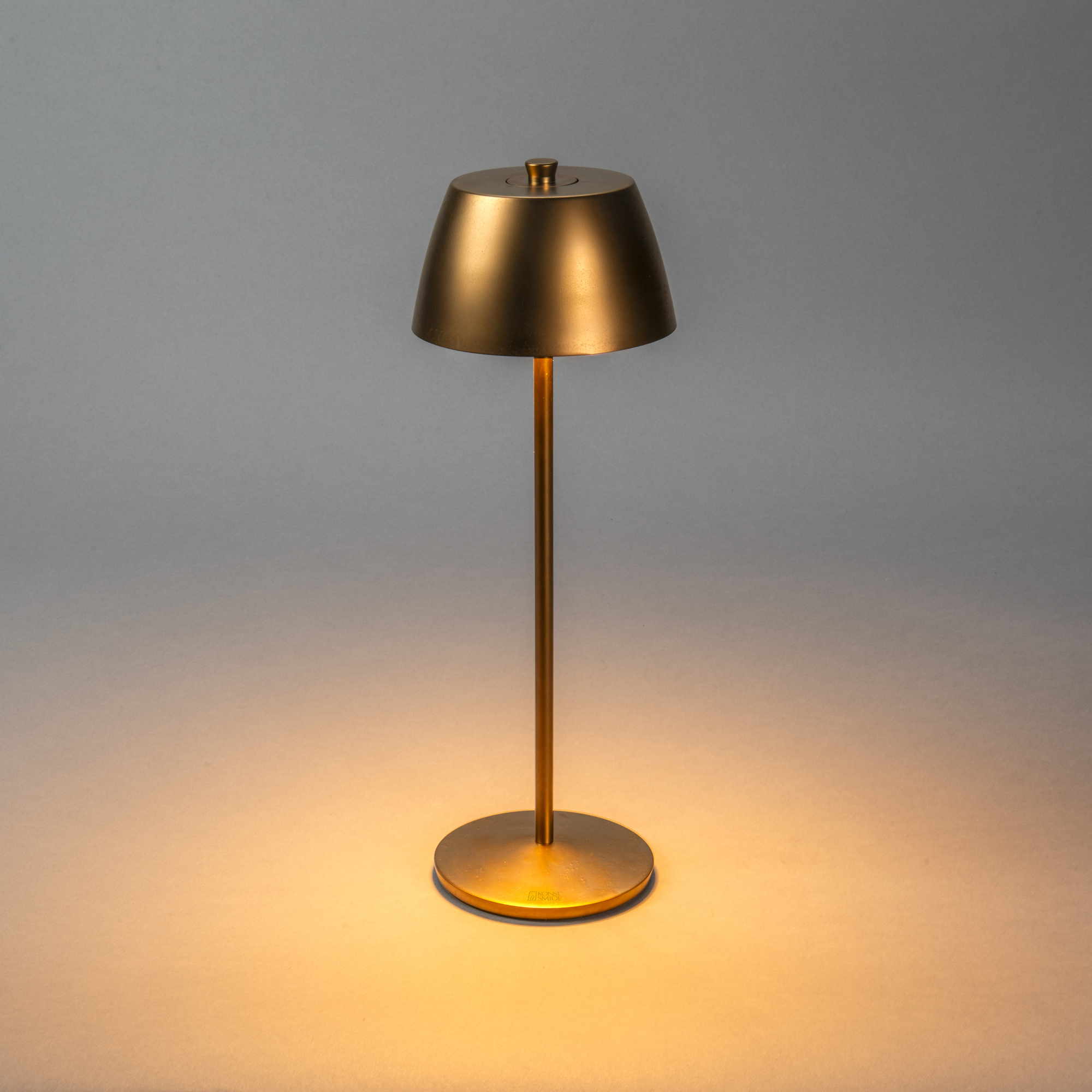 Èze bordslampa Matt Koppar USB Matt Koppar