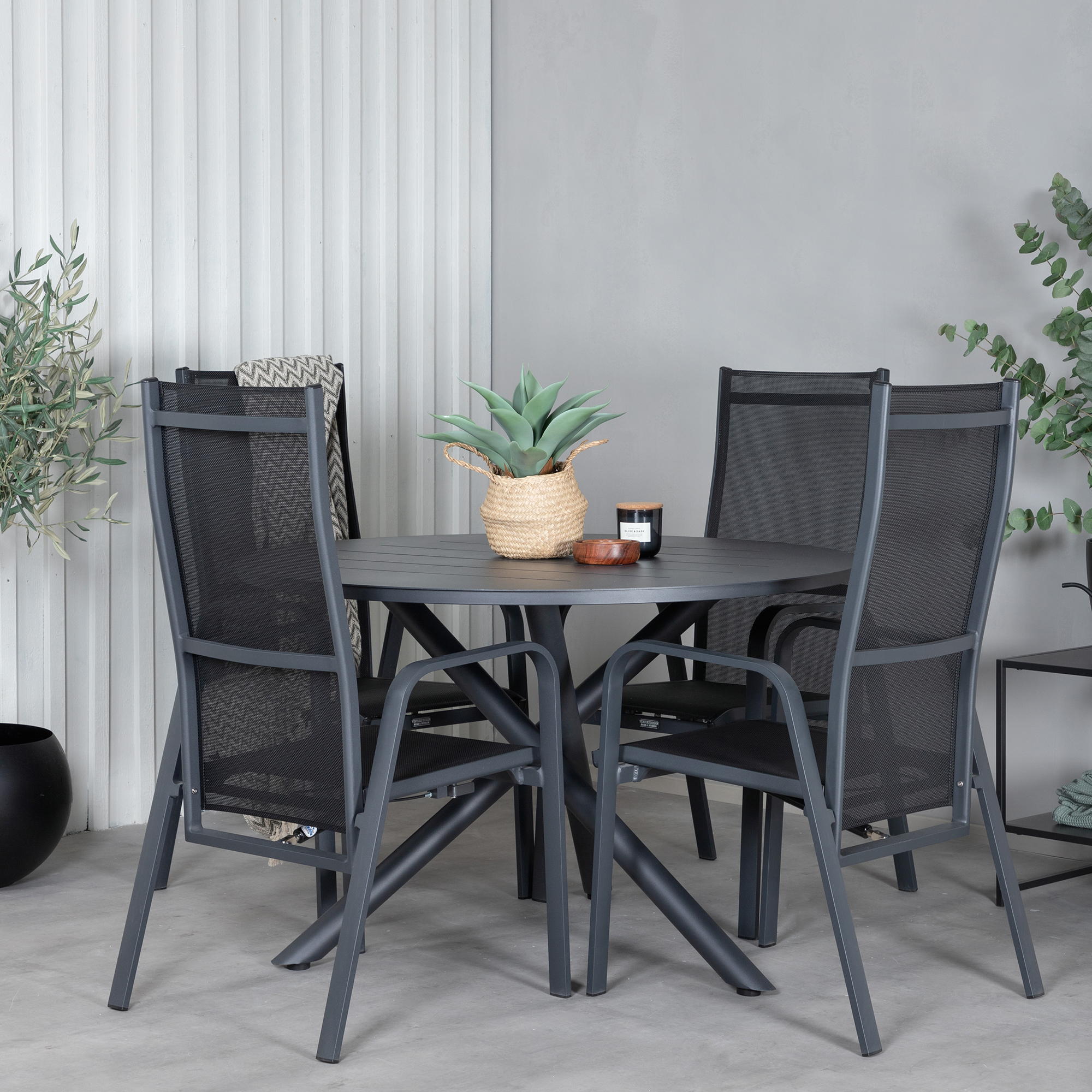 Alma Dining Table - Black Alu - ø120cm+Copacabana Recliner C Svart
