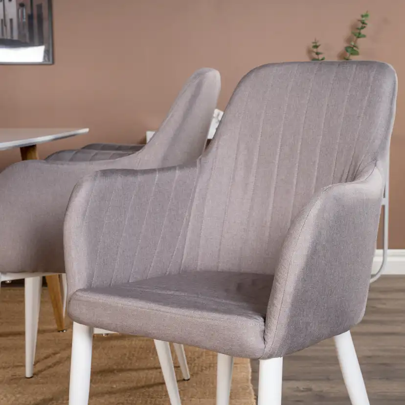 Matgrupp Venture Home Pobbie med 6 Corina Stolar