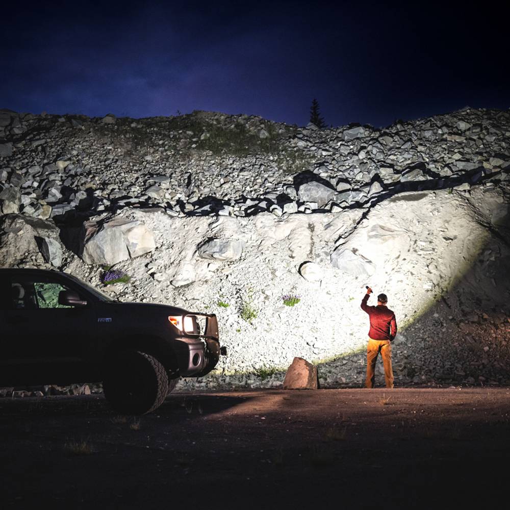 Uppladdningsbar Coast XP40R Ficklampa med PowerIQ Real-time Display 8000 lumen