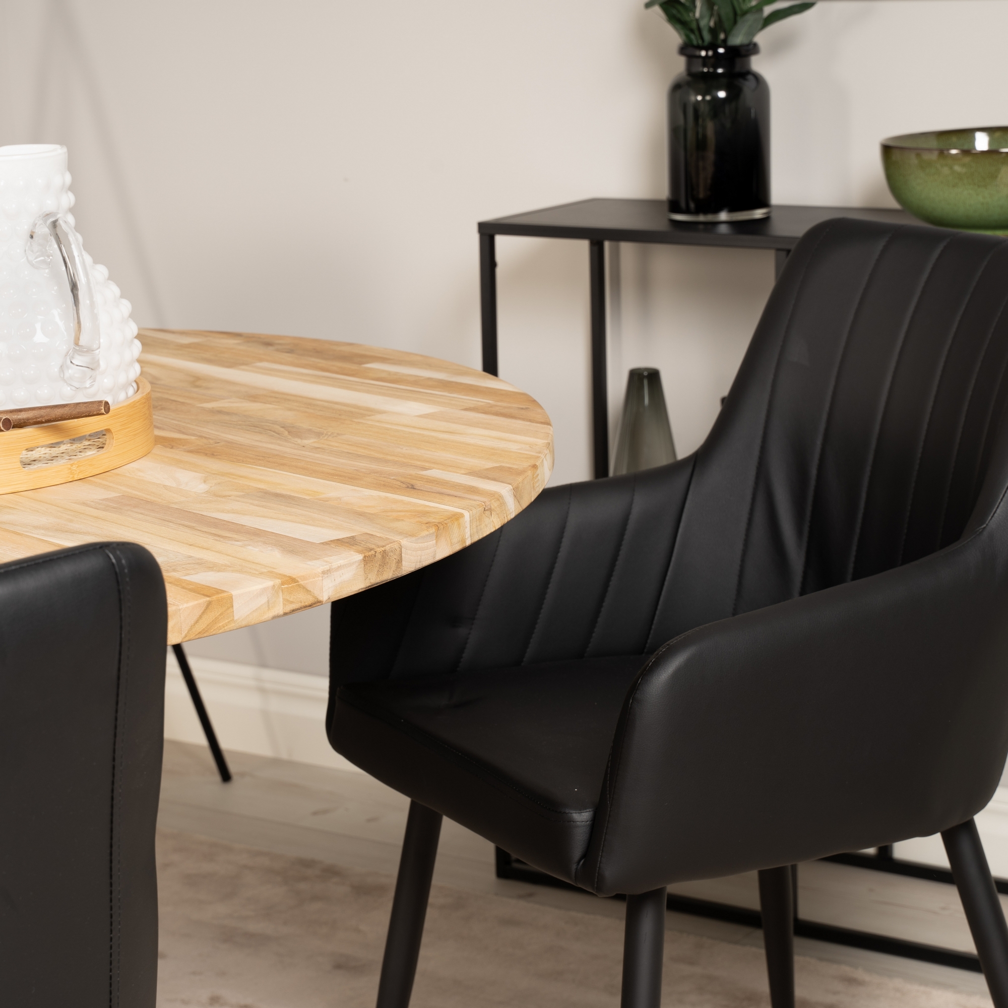 Matgrupp Venture Home Cornelia med 4 Corina Stolar