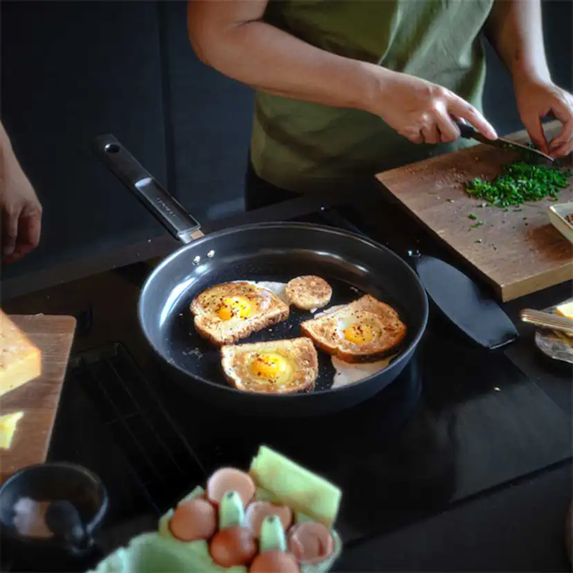 Stekpanna Fiskars Hard Face 30 cm Med Non-Stick Beläggning och Silikonlock