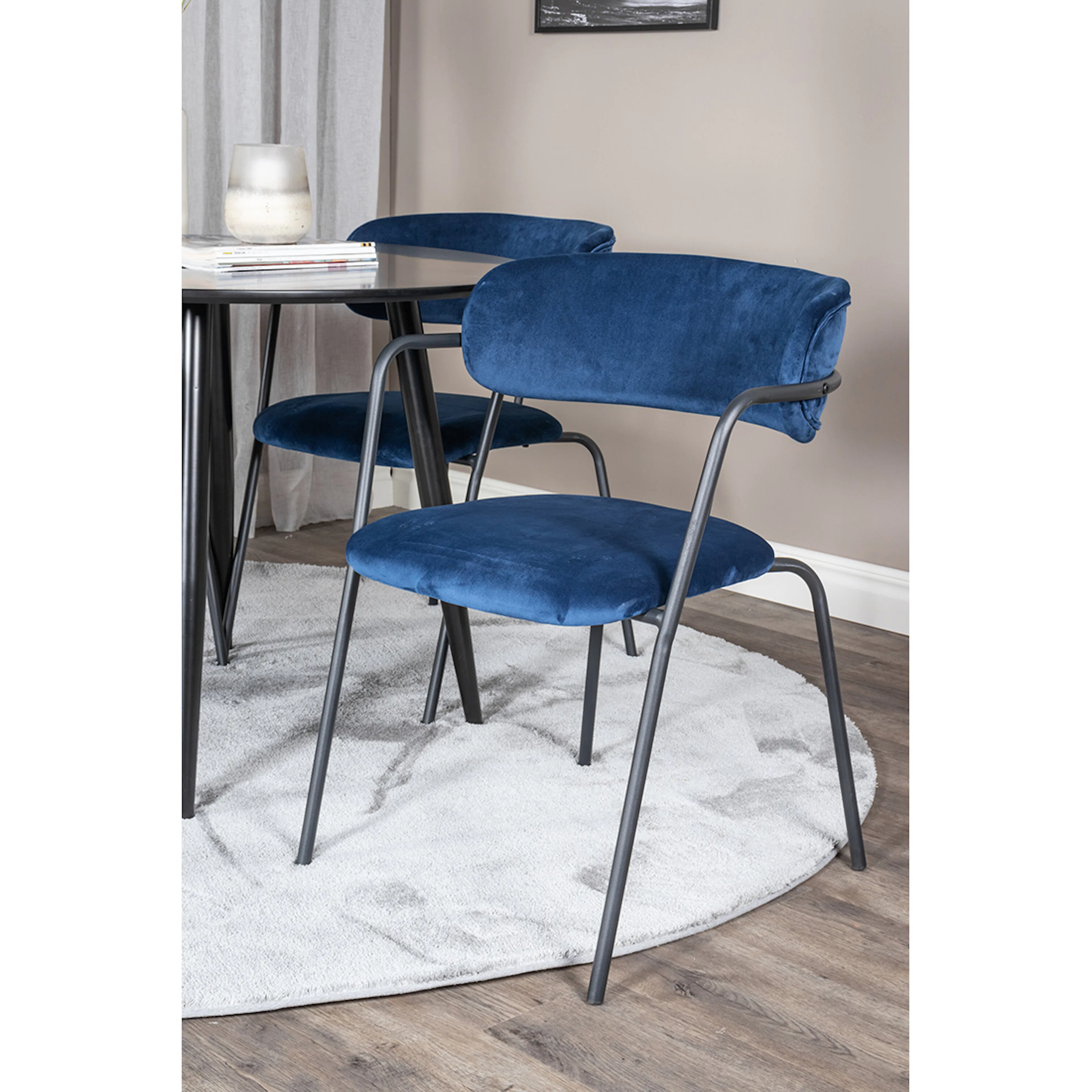 Matgrupp Venture Home Plaza Ø110 cm med 4st Arrow Matstolar