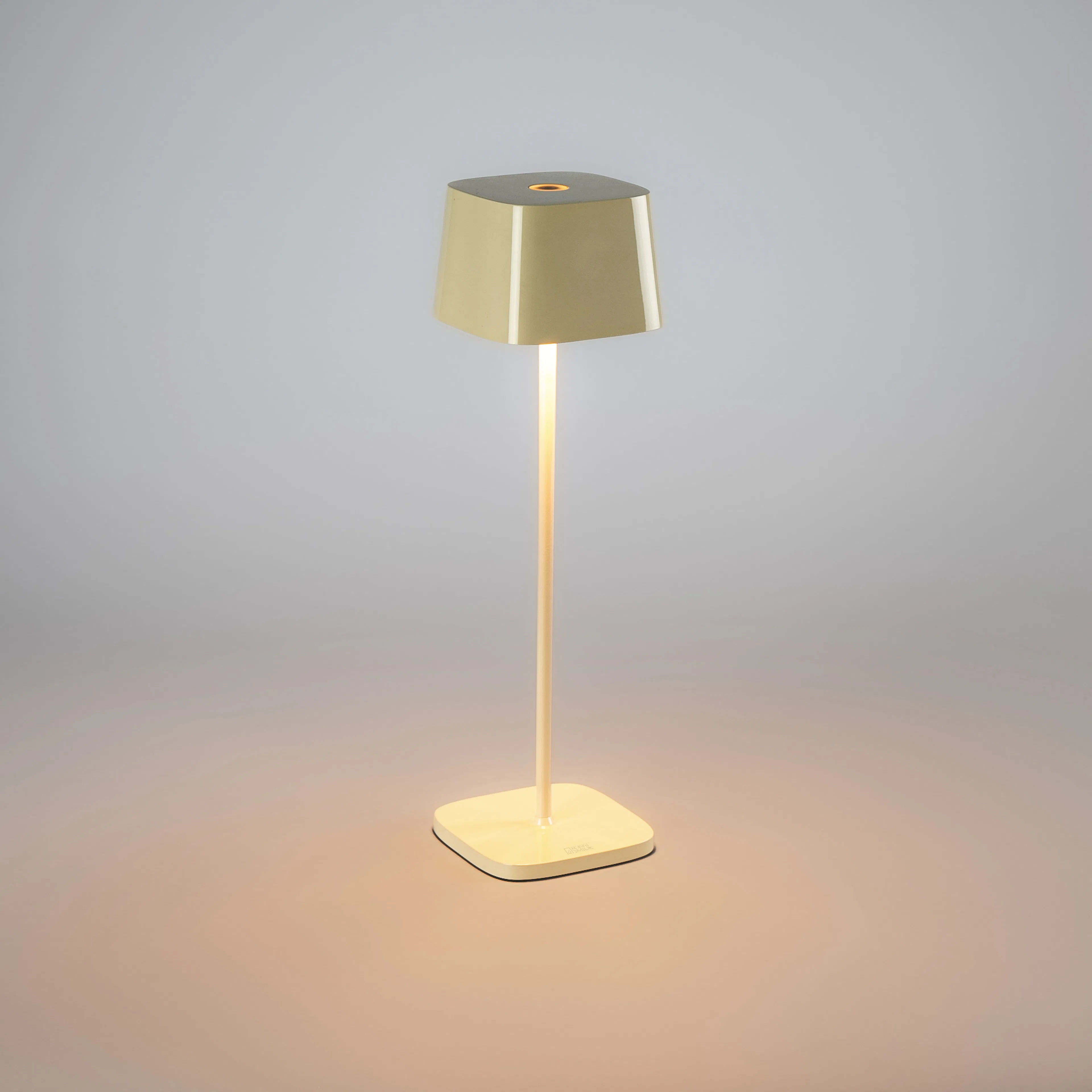 Portabel Lampa Gnosjö Konstsmide Capri Bordslampa USBxGräddvit