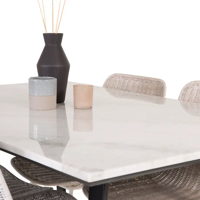 Matgrupp Venture Home Estelle 140 med 4 Cornelia Stolar