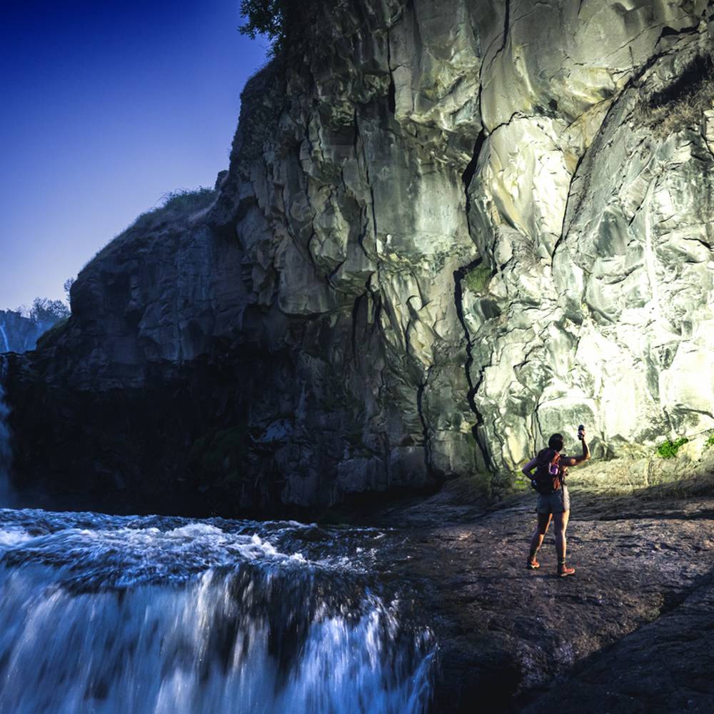 Uppladdningsbar Coast XP80R Ficklampa med PowerIQ Real-time Display 15000 lumen