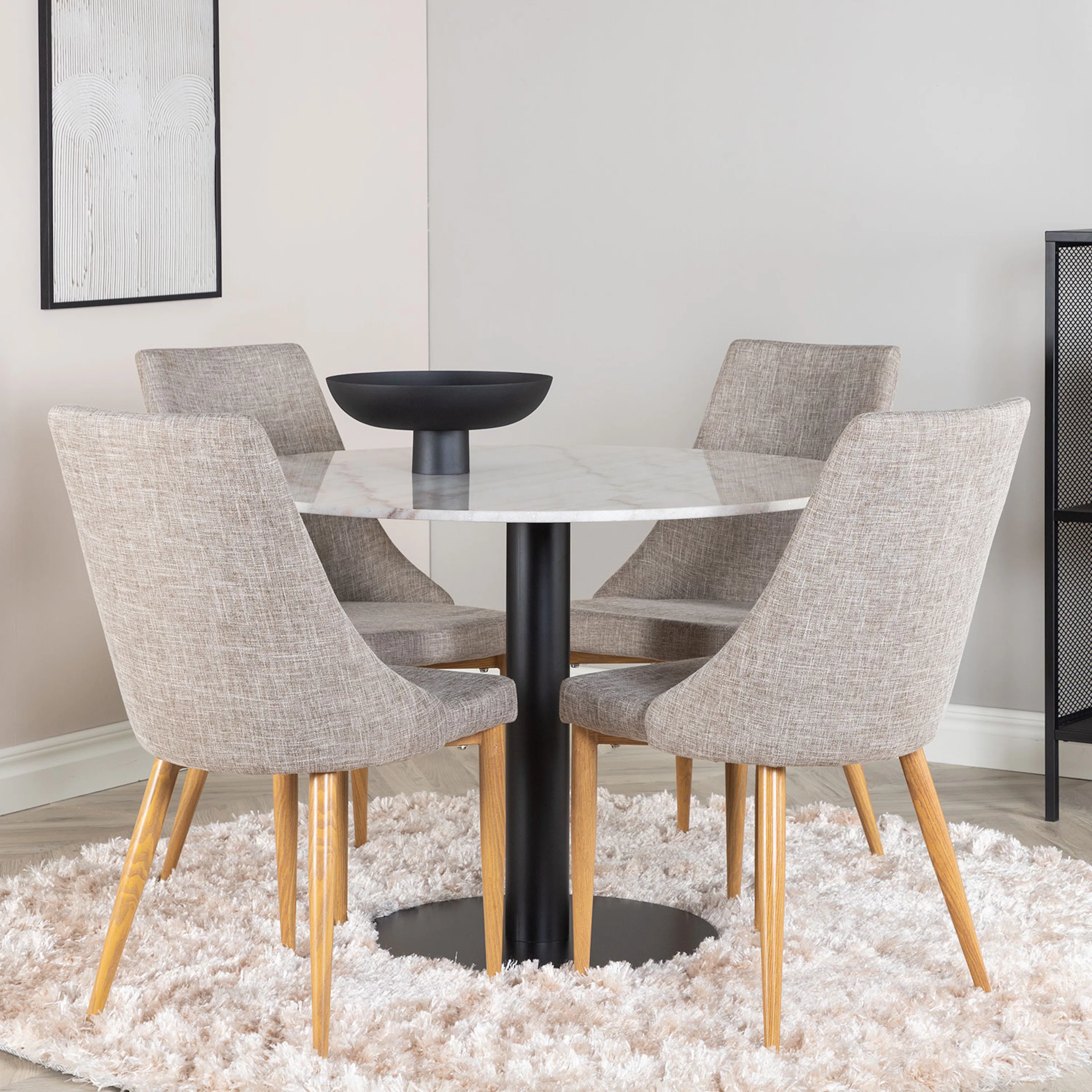 Matgrupp Venture Home Estelle med 4 Leone stolar