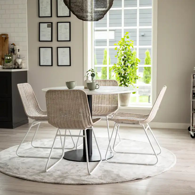 Matgrupp Venture Home Roxanna med 4 Cornelia Stolar