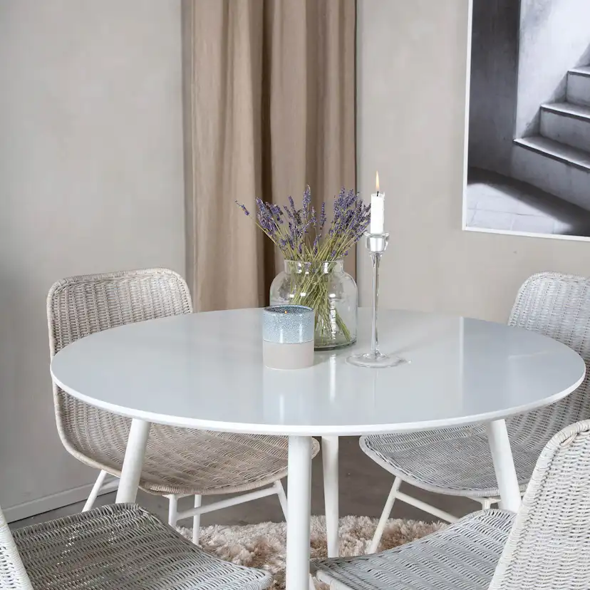 Matgrupp Venture Home Plake med 4 Cornelia Stolar Runt