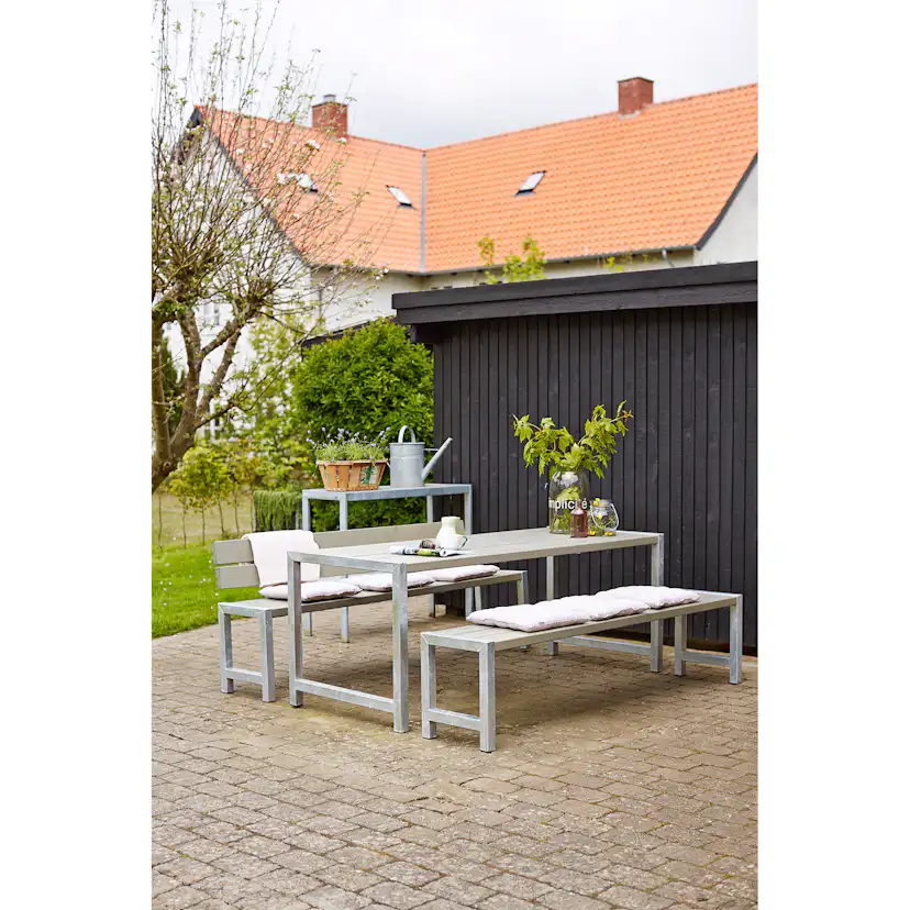 PlanksetBestår av: Bord og 2 Bänkar + 1 ryggstödTryckimpreg Ryggstöd på en bänk
