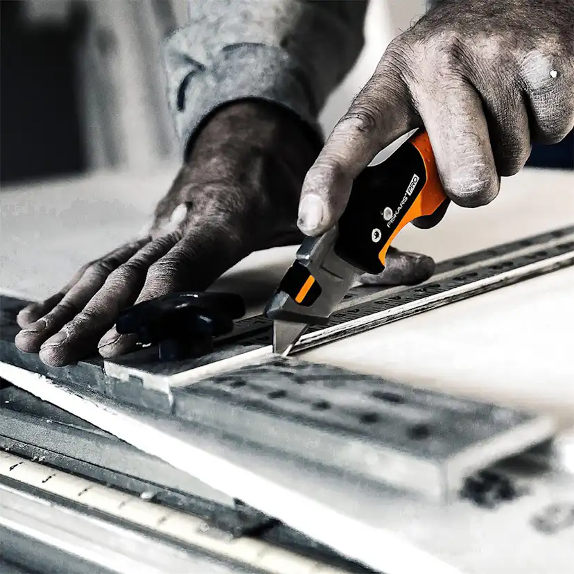 Universalkniv Fiskars Pro CarbonMax Fällbar