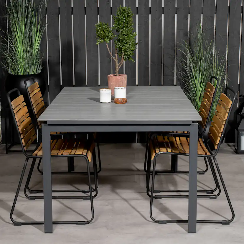 Matgrupp Venture Home Lova 160/240 med 4 Berfin Matstolar