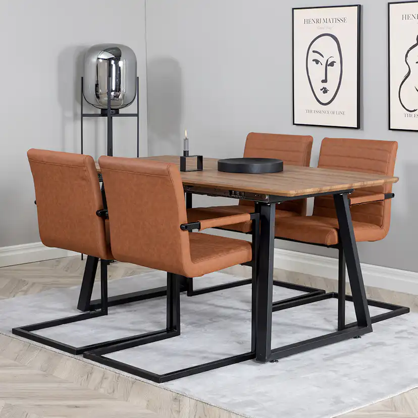 Matgrupp Venture Home Ina med 4 Asta Stolar