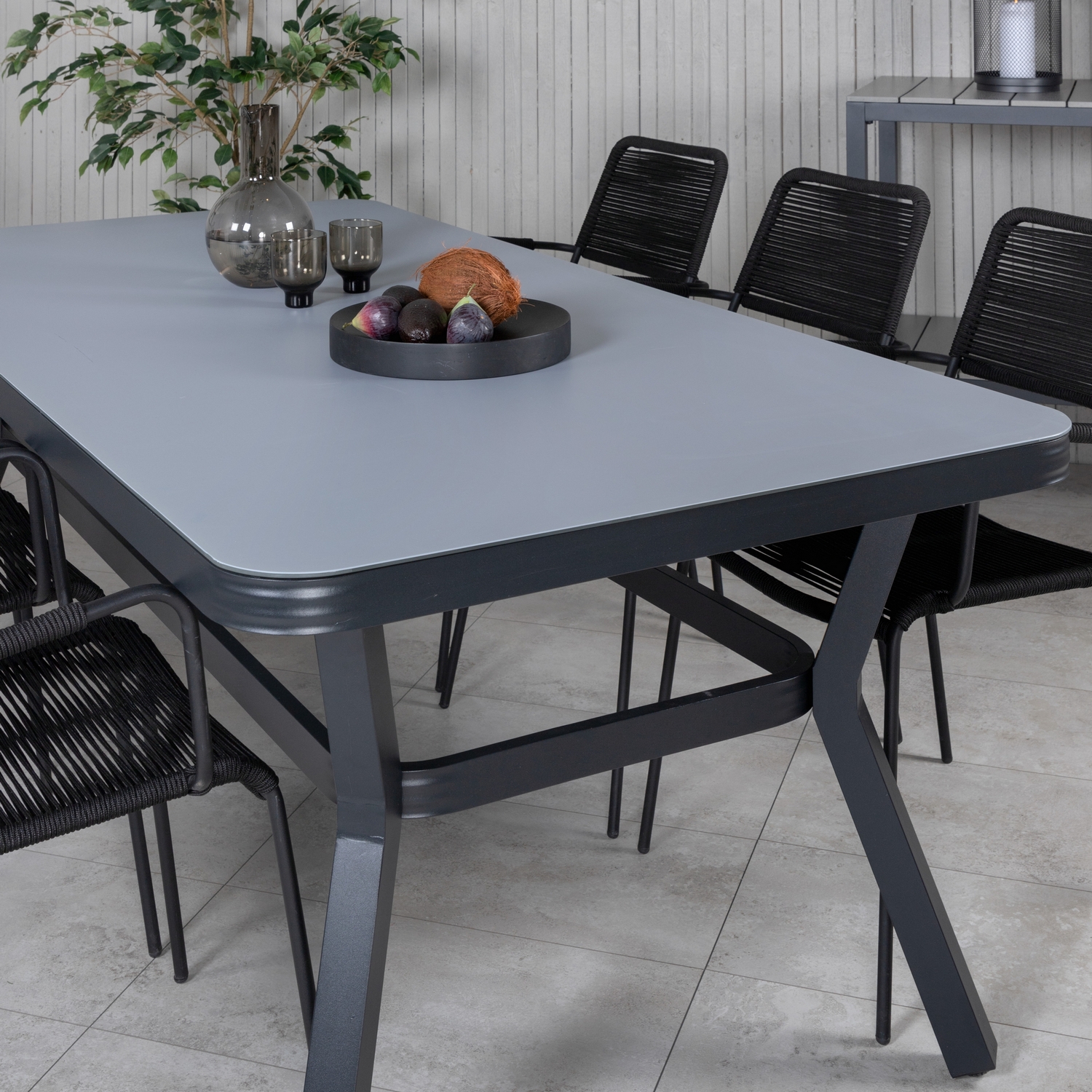 Virya Dining Table - Black Alu / Grey Glass - big table+Lind Svart