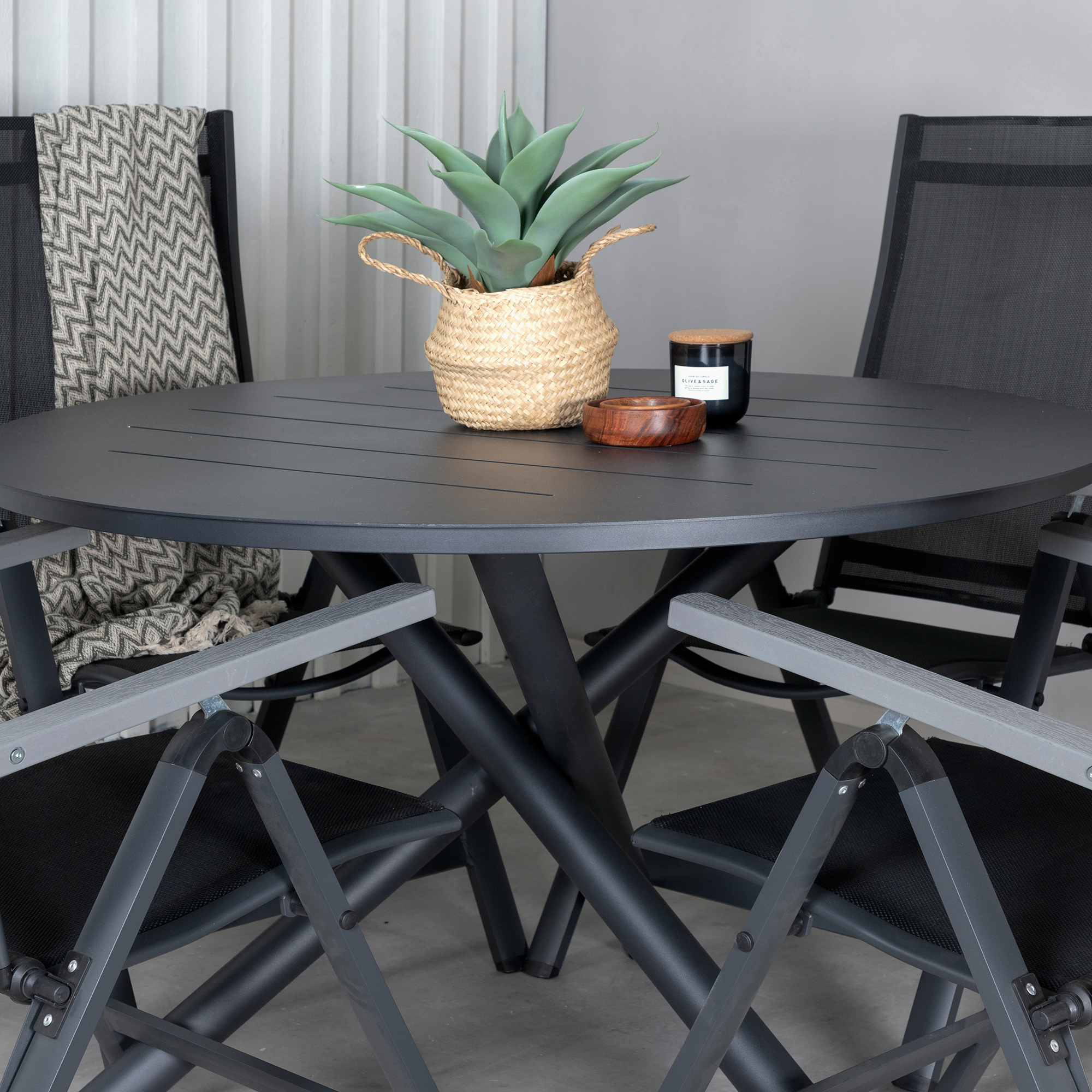 Alma Dining Table - Black Alu - ø120cm+Albany Light 5-pos - Svart