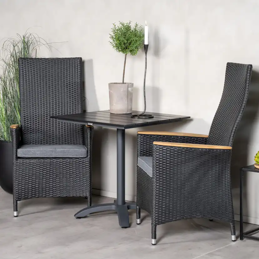 Cafégrupp Venture Home Canucks med 2 Pishi Matstolar