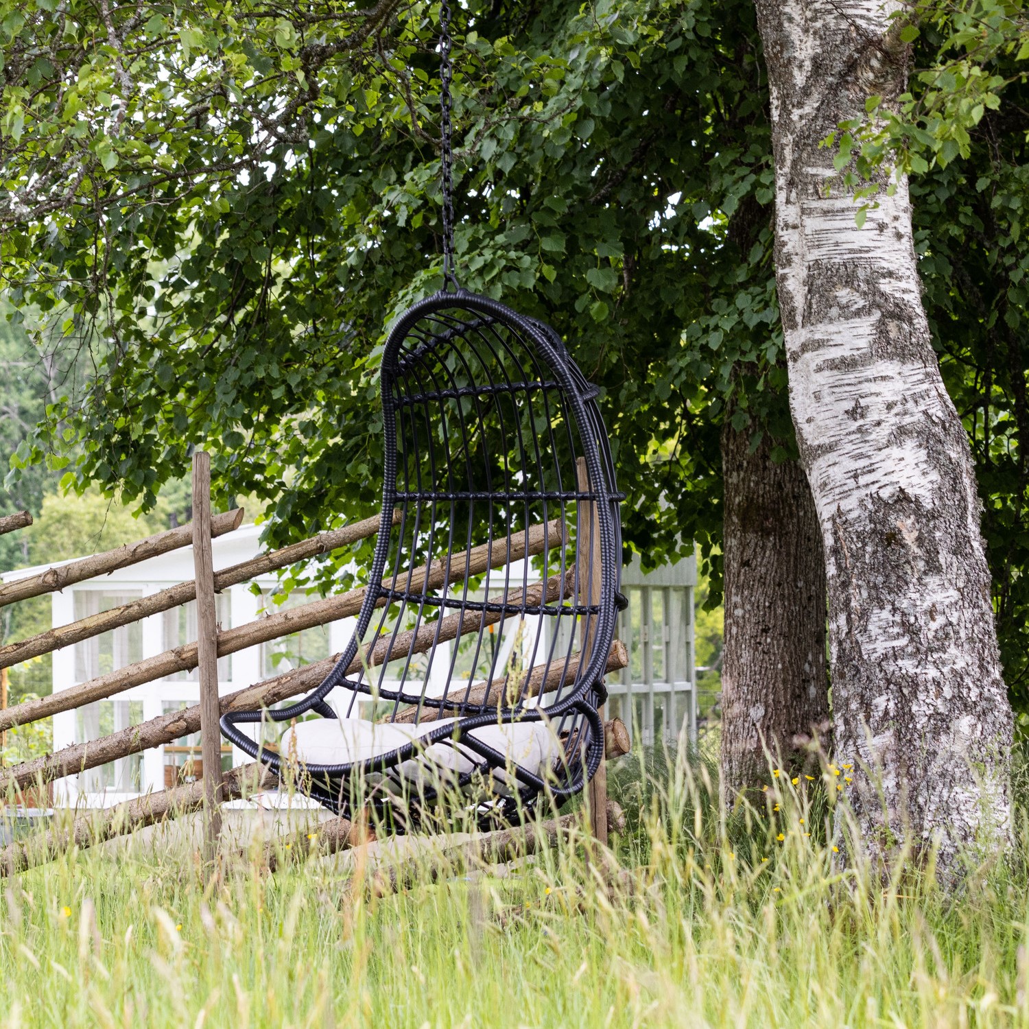 Pulau Hangingchair Rattan Black / Creme Svart