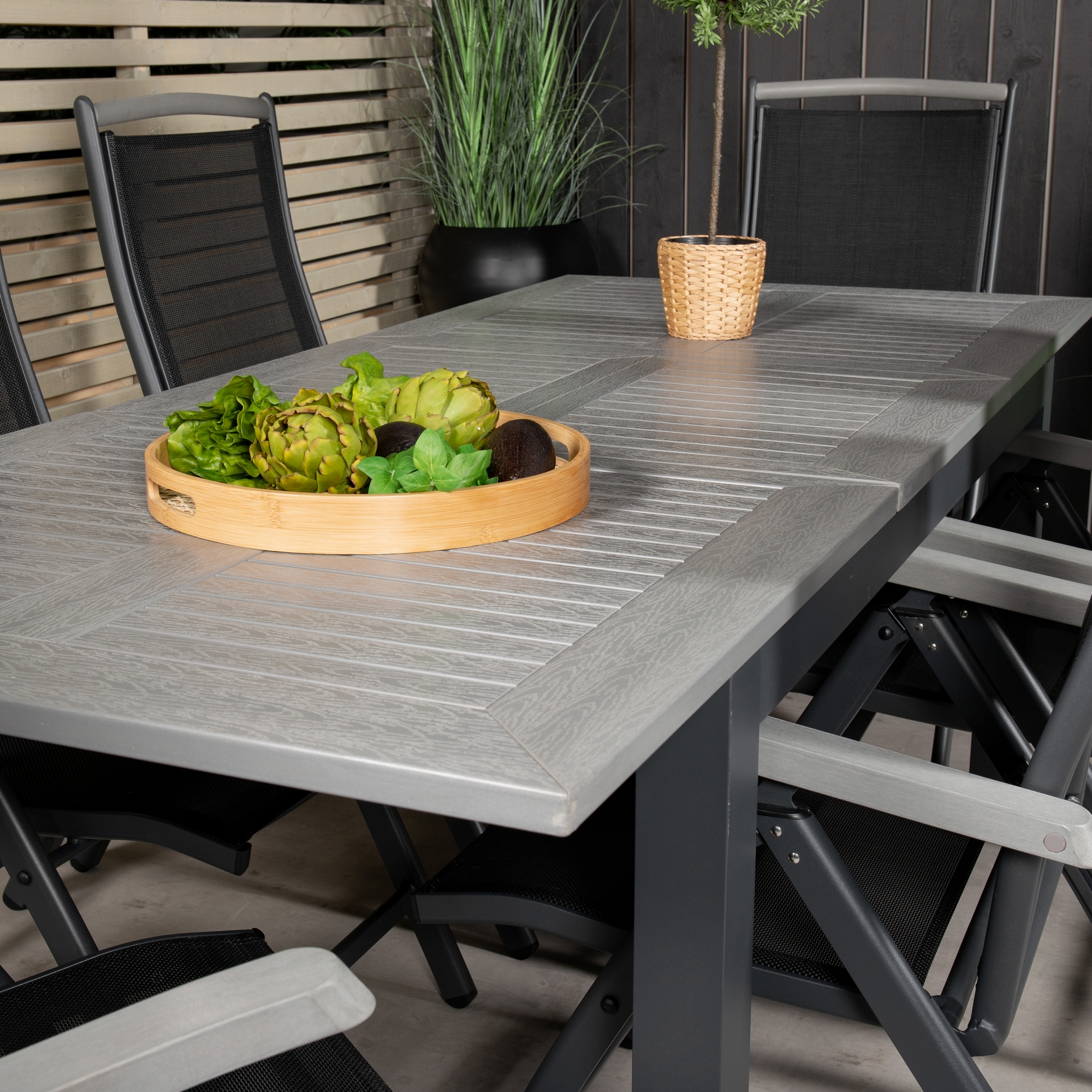 Albany Dining Table 160/240*100 - Svart Alu / Grey Aintwood+ Svart/Grå