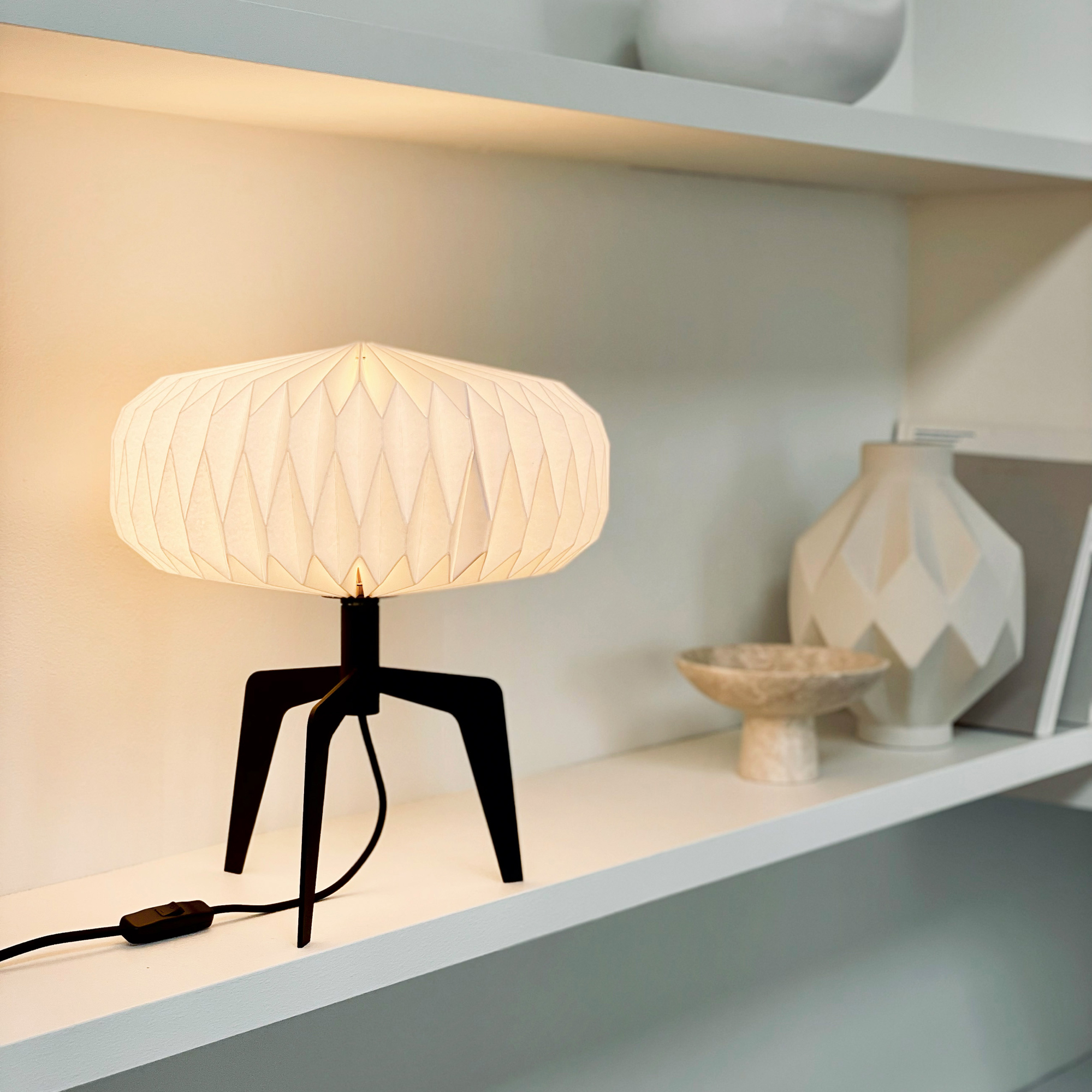Bordslampa Dyberg Larsen Ventnor med Papperskärm