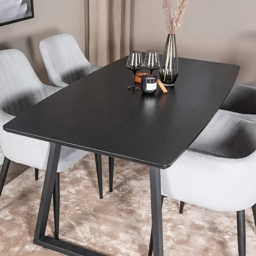 Matgrupp Venture Home Ina med 4 Corina Stolar Manchester