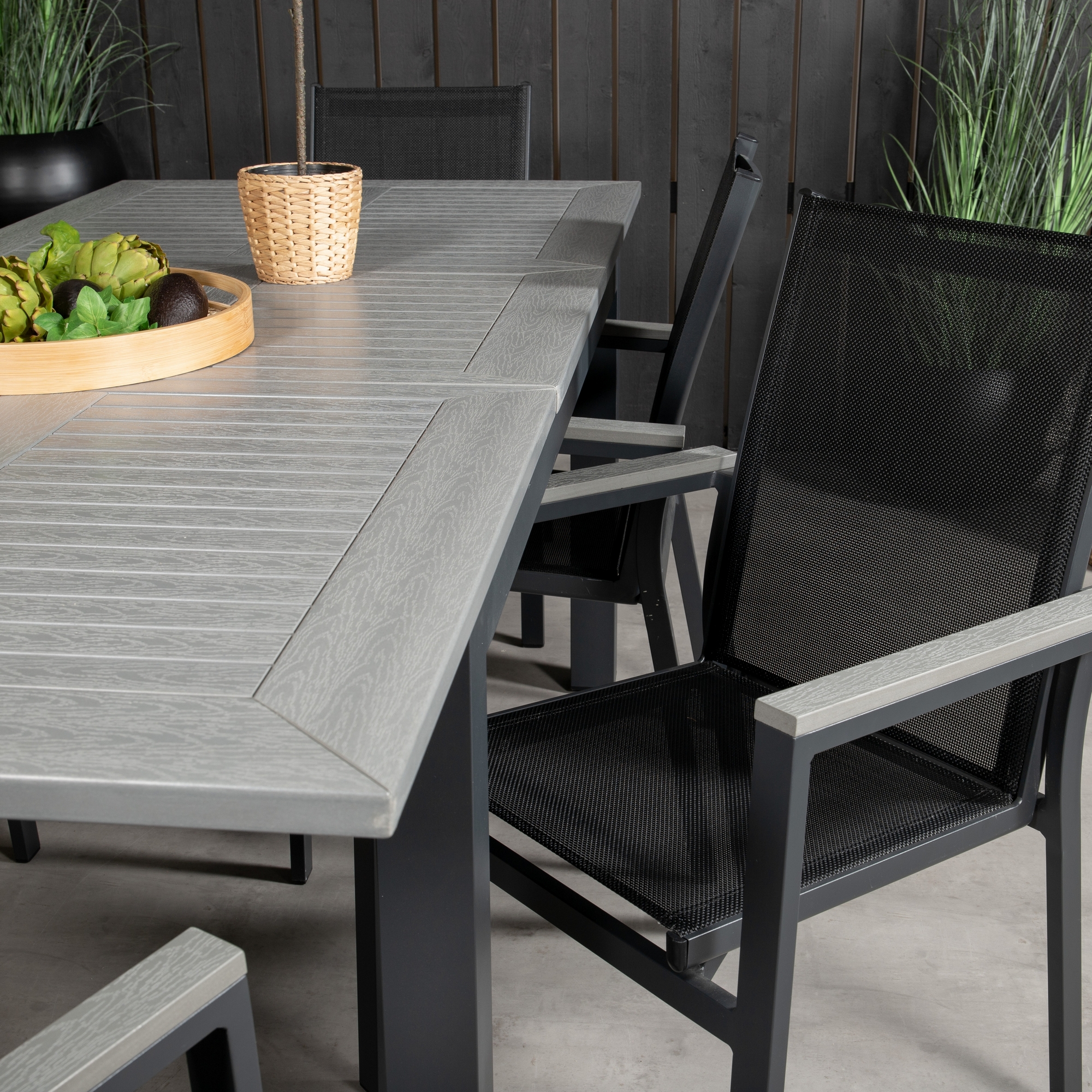 Albany Dining Table 160/240*100 - Svart Alu / Grey Aintwood+ Svart/Grå