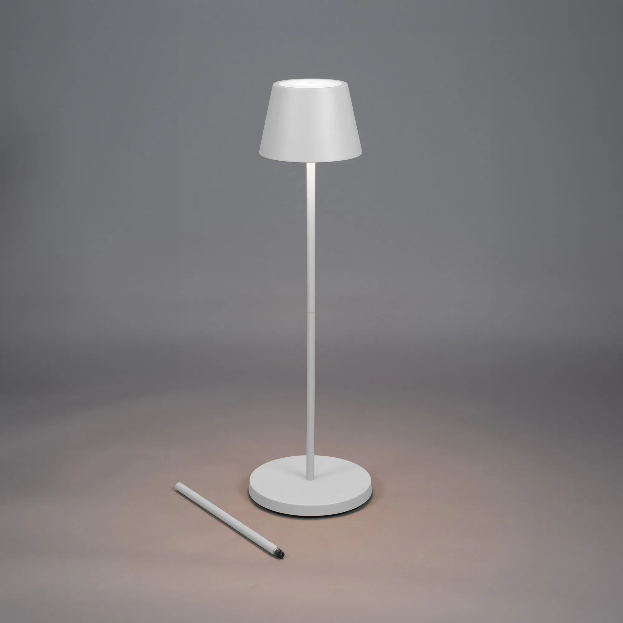 Golvlampa Gnojsö Konstsmide Pomezia M USB