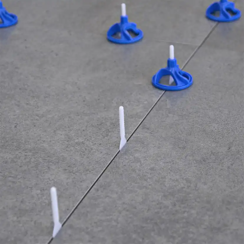 Hurricane Nivåhatt 100 st med 250 st Nivåskruvar