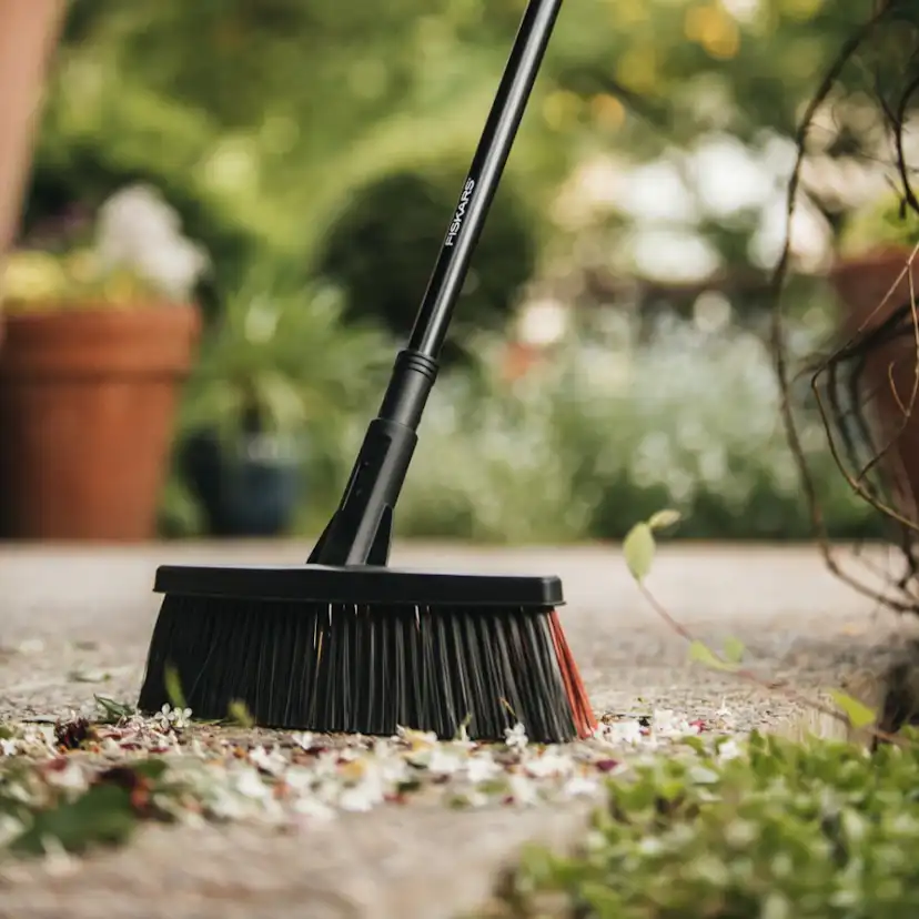 Gårdskvast Fiskars Medium