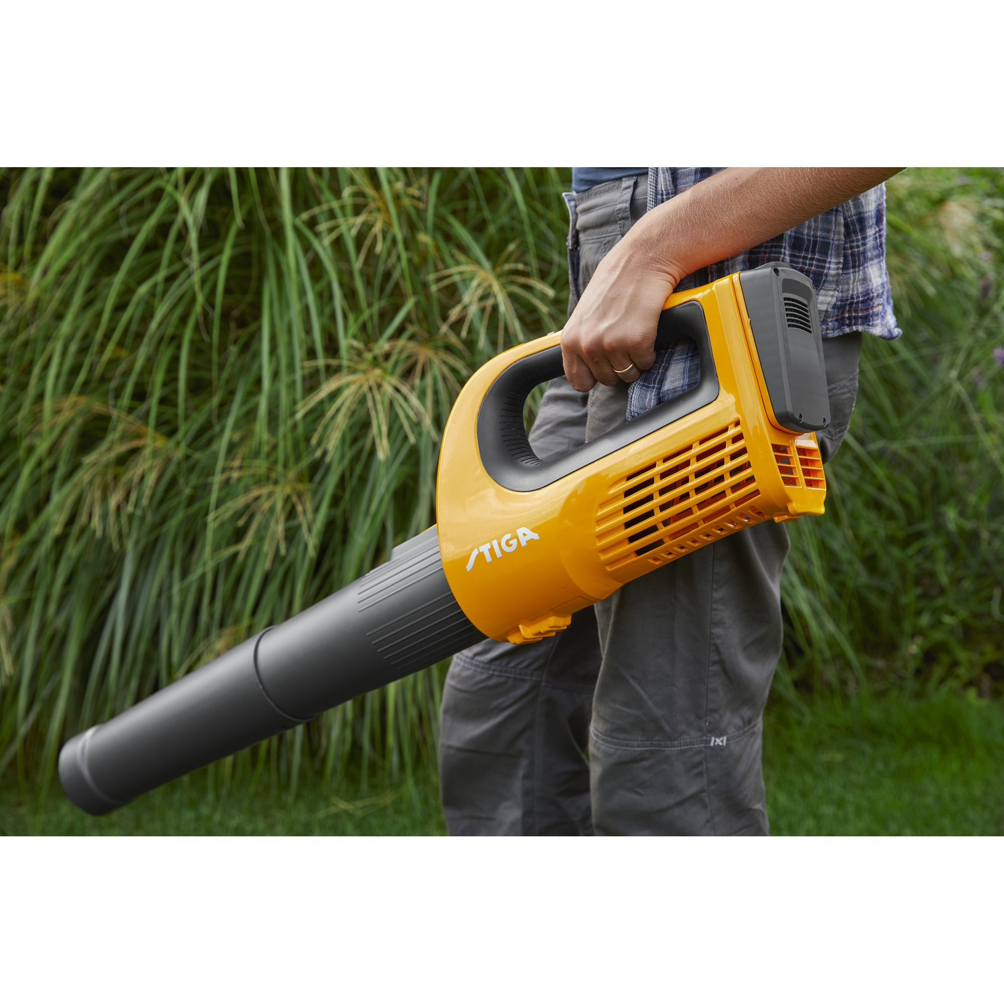 Lövblås STIGA BL 100 E Med Batteri & Laddare