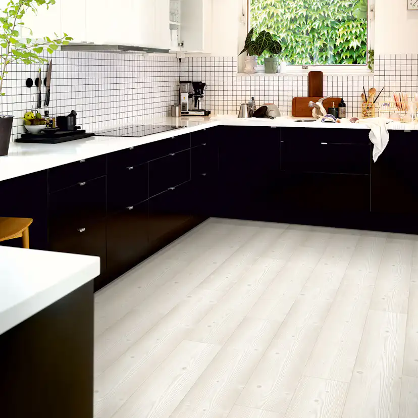 Laminatgolv Modern Plank 4V - BRUSHED WHITE PINE Original Excellence