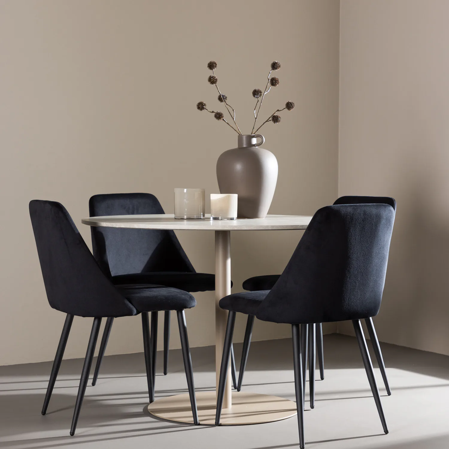 Matgrupp Venture Home Lycke Ø110 med 4 st Night Stolar