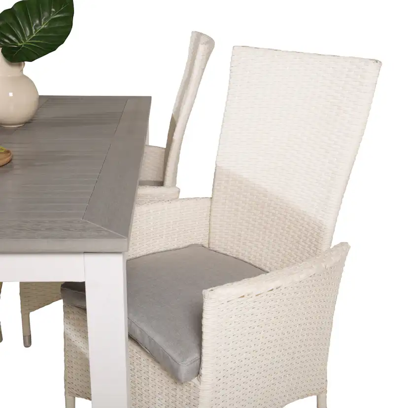 Matgrupp Venture Home Aleyna 152/210 med 4 Pishi Matstolar