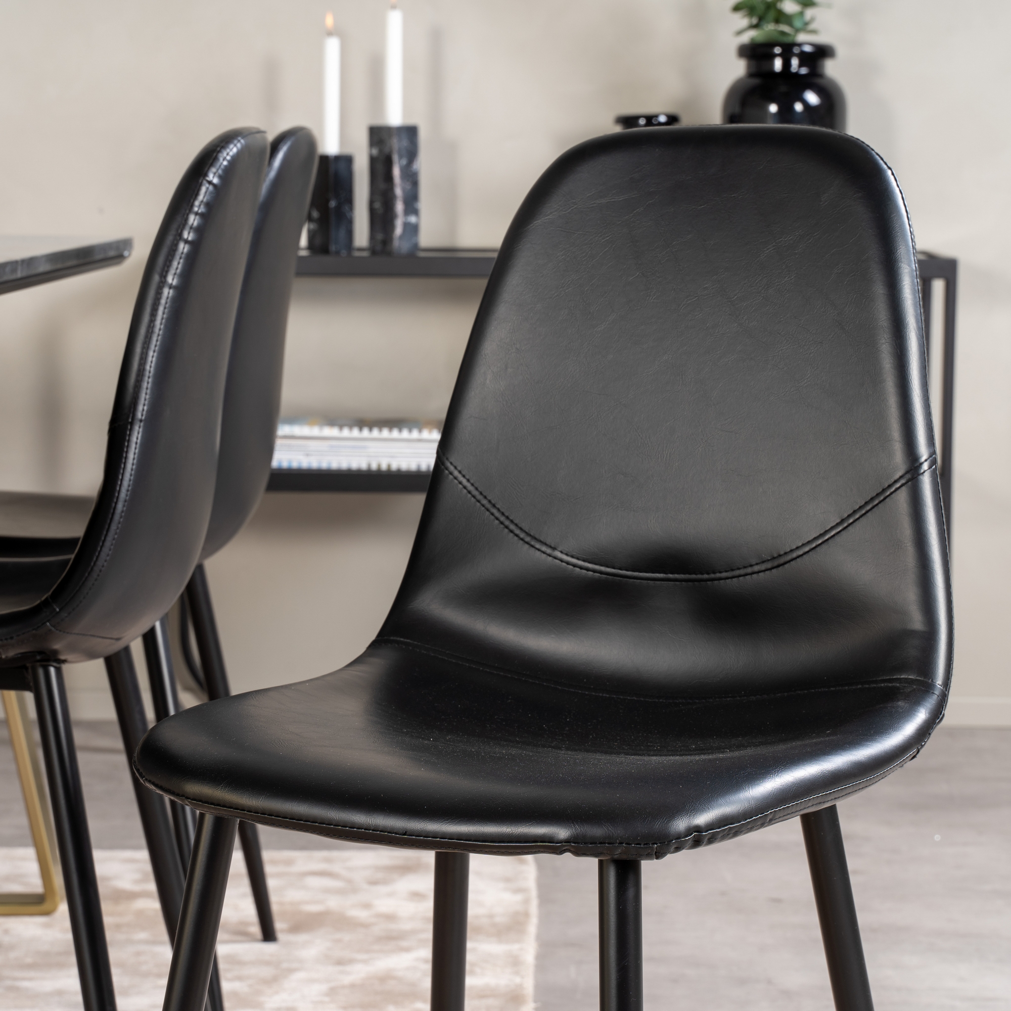 Matgrupp Venture Home Estelle 200 med 6 Pobbie Stolar Konstläder