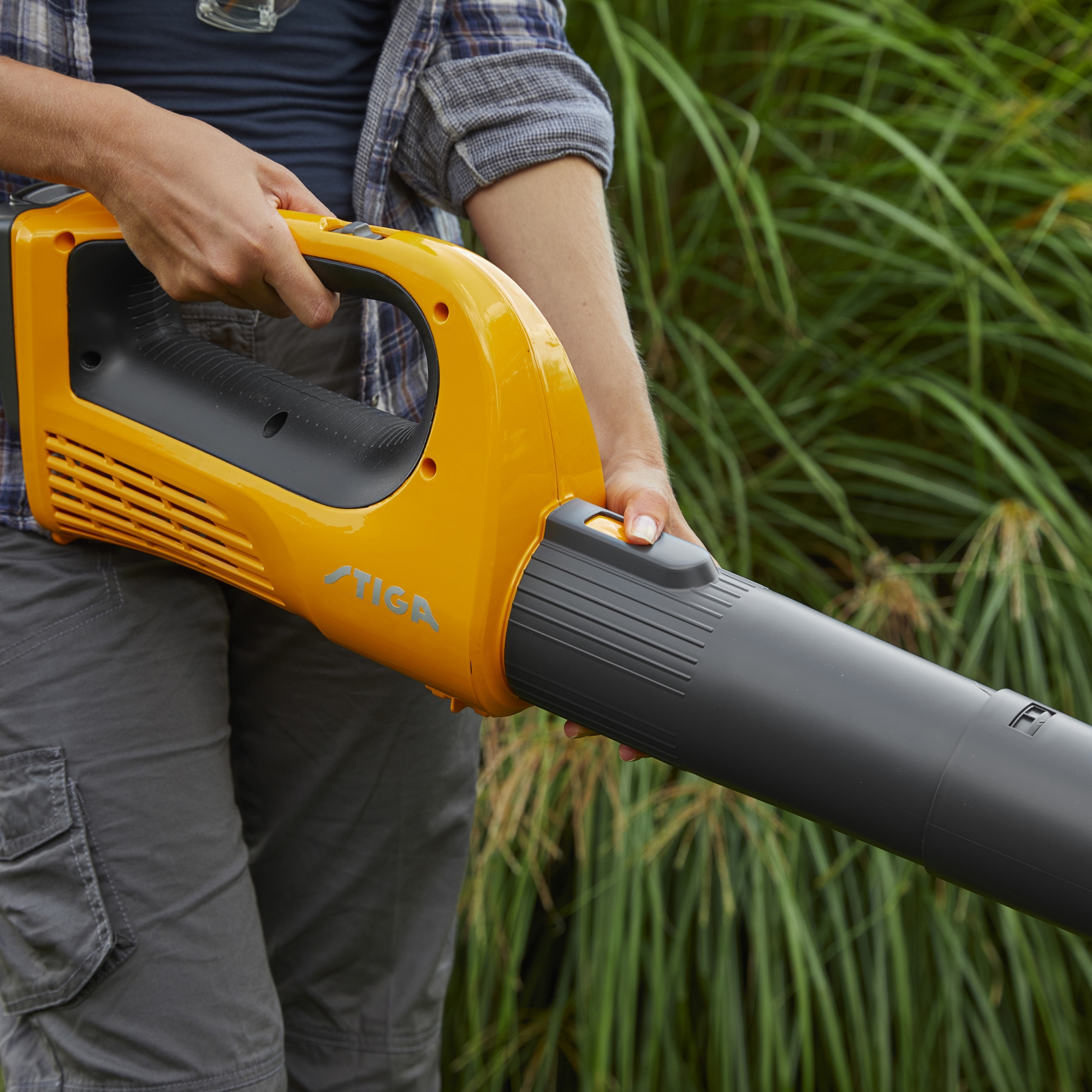 Lövblås STIGA BL 100 E Med Batteri & Laddare