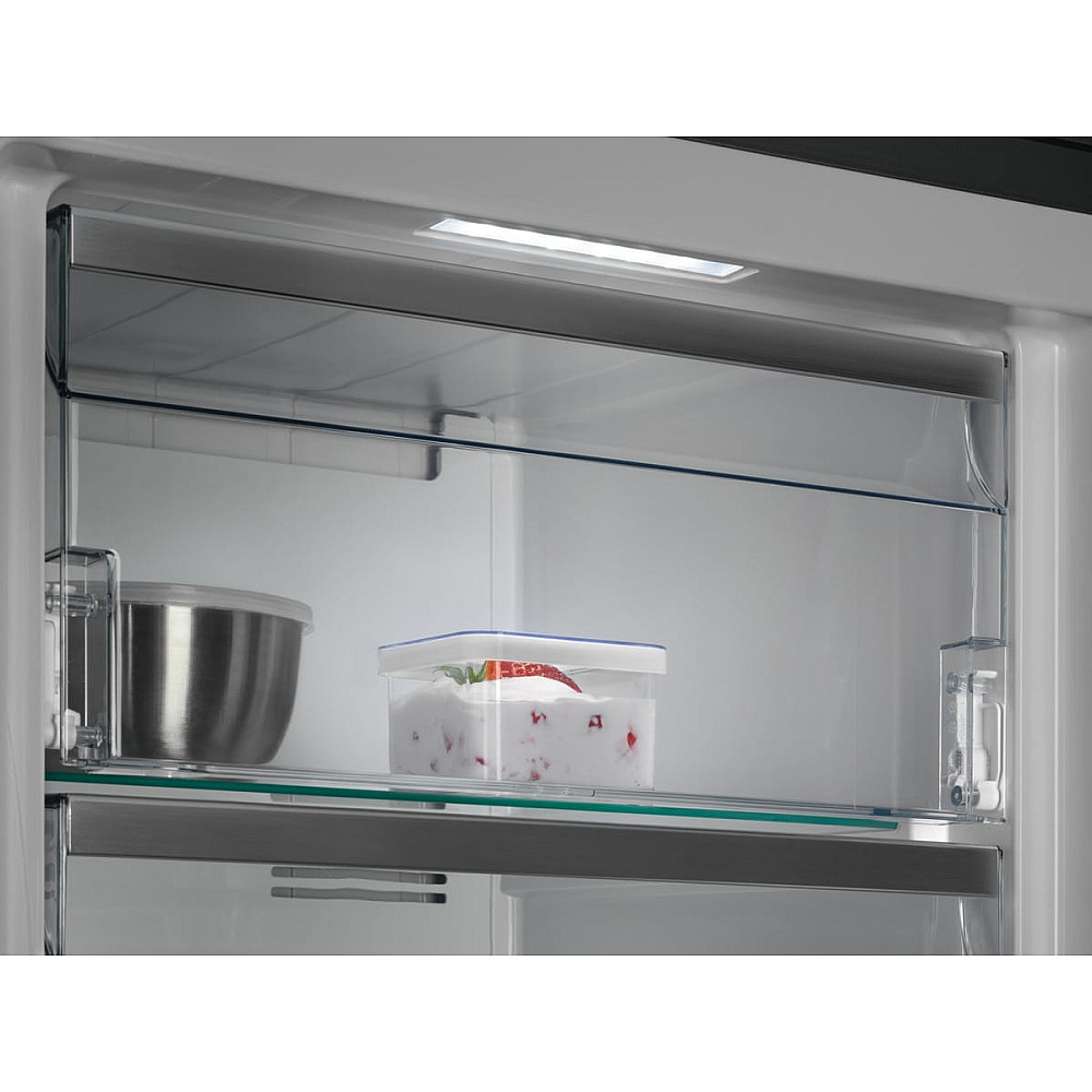Fristående Frysskåp AEG OAG7M281DL 7000 NoFrost Svart med MultiFlow och FastFreeze