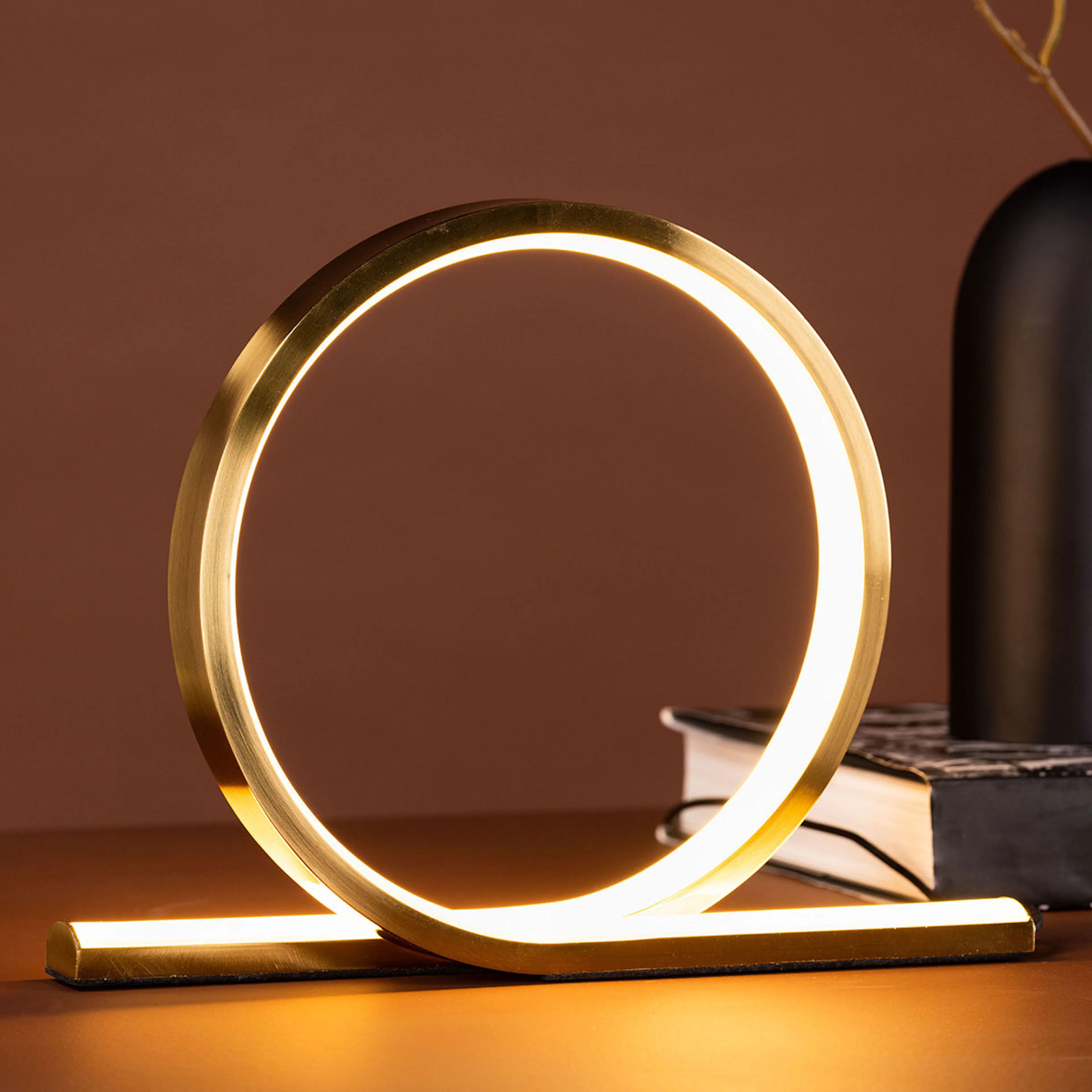 Bordslampa Venture Home Saunier