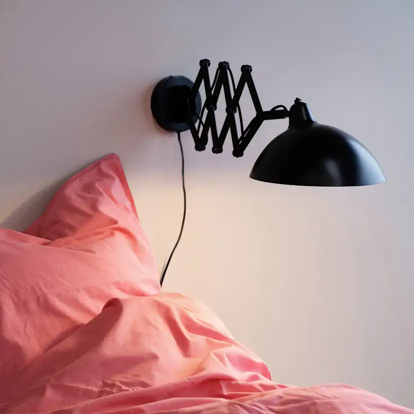 Vägglampa Dyberg Larsen Futura med Vikarm
