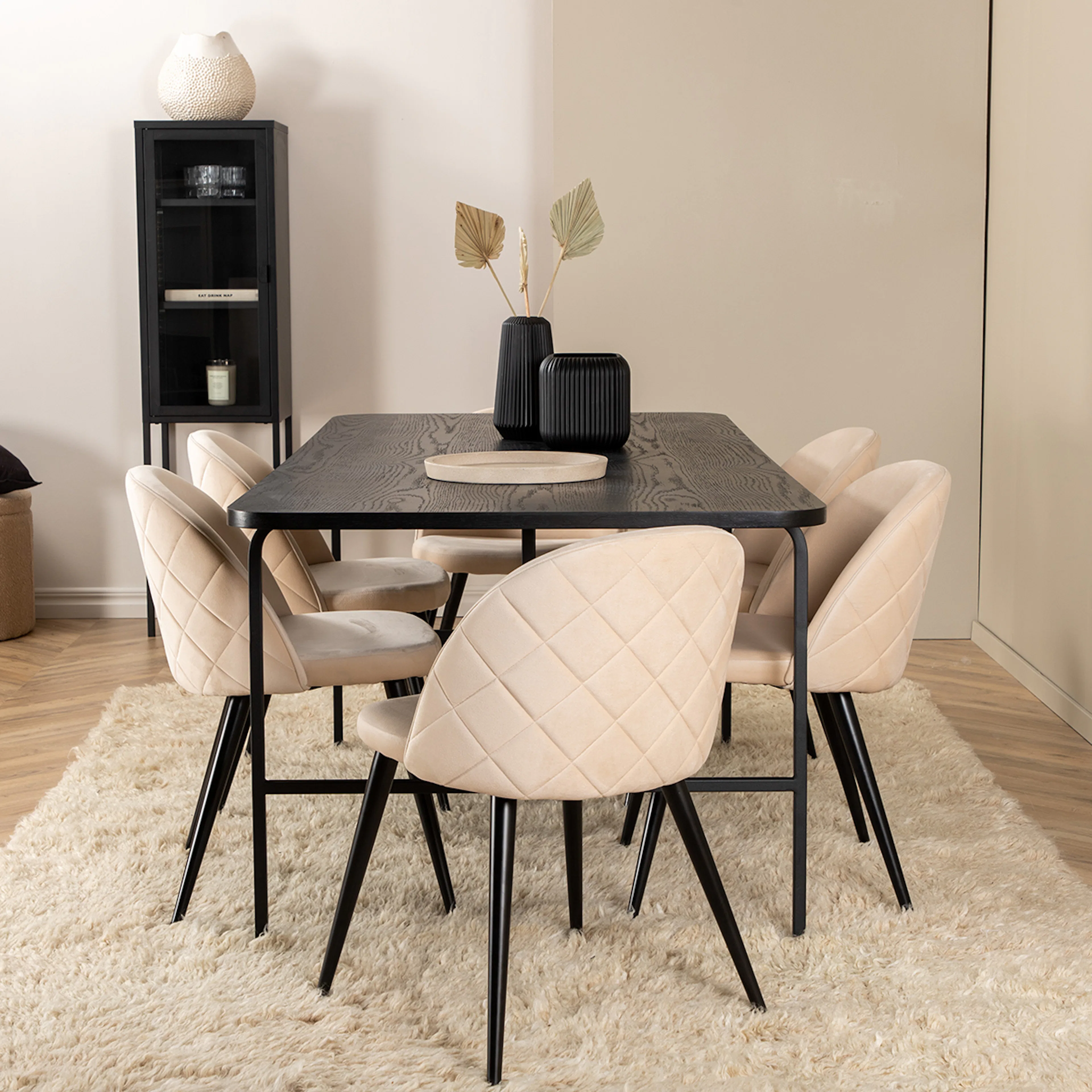 Uno Dining Table  - Black / Black Veneer+Velvet Stitches Cha Material Sammet