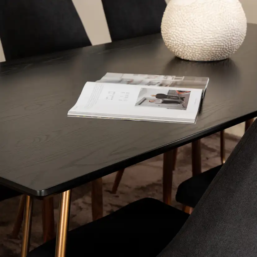 Matgrupp Venture Home Annika med 6 Laura Stolar