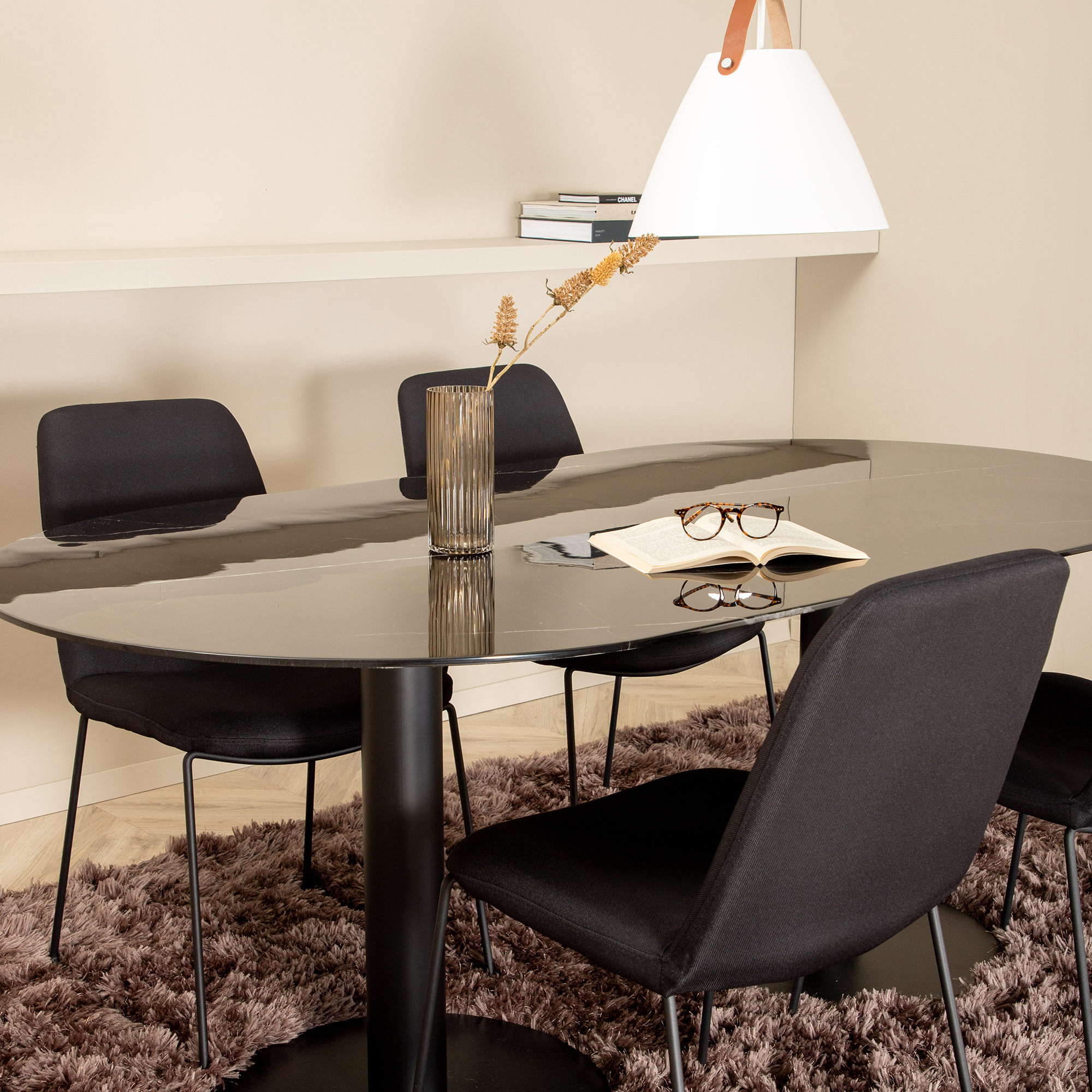 Matgrupp Venture Home Oslo med 4 Muscot Stolar