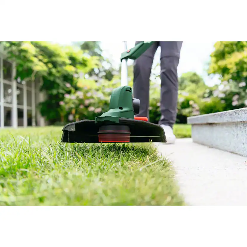 Grästrimmer Bosch Power Tools Univgrasscut med 2 st Batteri och Laddare