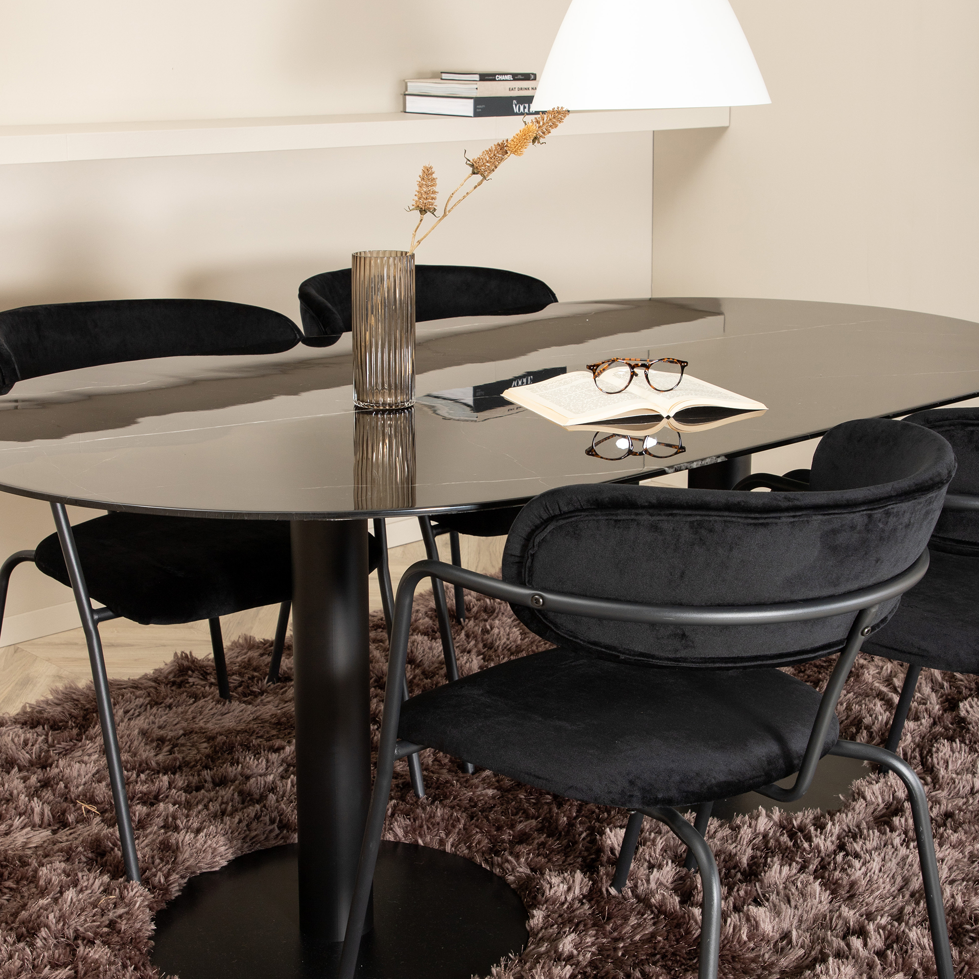 Matgrupp Venture Home Oslo med 4 Aris Stolar